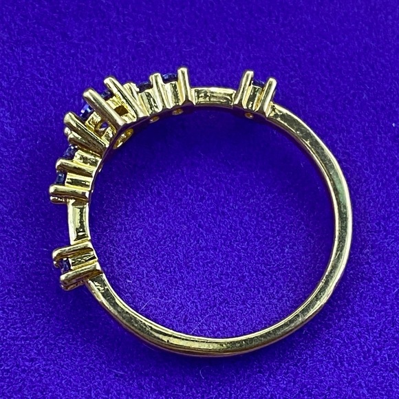 💛 Elegant Gold Plated Purple CZ Gemstone Ring - Picture 5 of 5